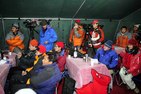 wait at the Base Camp of Mt. Qomolangma, at the altitude of 5,200 meters in southwest China&apos;s Tibet Autonomous Region on May 8, 2008. 