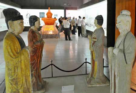 People visit the Western Xia Museum near the Imperial Tombs of the Western Xia Kingdom (1038-1227) in Yinchuan, capital of northwest China