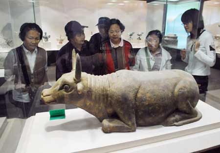 People view a gold-plated bronze bull unearthed from the tombs, at the Western Xia Museum near the Imperial Tombs of the Western Xia Kingdom (1038-1227) in Yinchuan, capital of northwest China