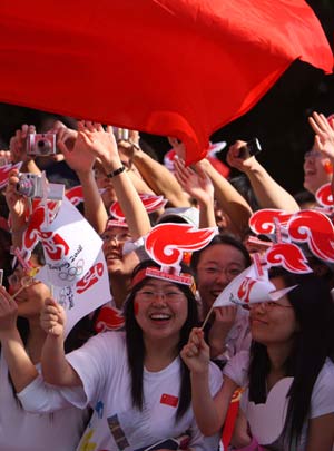 Photo: People cheer for the 2008 Beijing Olympic Games torch relay in Xiamen
