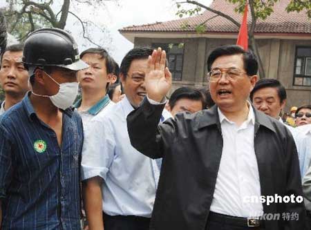 Chinese President Hu Jintao arrived in Shifang City, Sichuan Province, Sunday morning to oversee rescue operations.