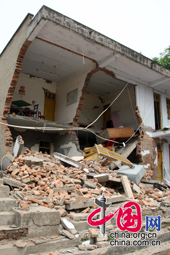 孔溪县被震毁的教学楼