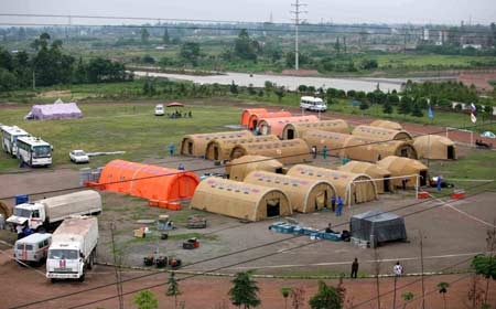 Photo taken on May 21, 2008 shows the inflatable mobile hospital by a Russian medical team on the open space at Pengzhou, southwest China&apos;s Sichuan Province. The Russian medical team carried out surgical operations at the inflatable mobile hospital，comprising surgery rooms, patients’ward and other relevant facilities on Wednesday morning. 