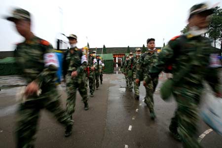 Frontier defense soldiers from south China's Guangdong Province arrive in Jiepai, a remote town in Anxian County, southwest China's Sichuan Province, on May 21, 2008. Guangdong frontier defense soldiers on Wednesday arrived in Yonghe and Jiepai, remote towns in Anxian County, to carry out rescue work including search for survivors, epidemic prevention and help residents in their reconstruction. 