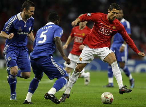 Manchester United's Cristiano Ronaldo (right), runs at Chelsea's Frank Lampard (left) and Michael Essien during the Champions League final soccer match at the Luzhniki Stadium in Moscow, yesterday.