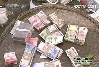 Special teams are in charge of digging out millions of yuan buried in rubble in Sichuan province. One team in Beichuan has found a large sum of money, and returned it to the government.