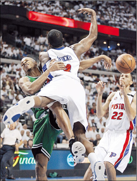 Detroit Pistons guard Rodney Stuckey (center) collides with Boston Celtics guard Ray Allen (left) as he passes to Tayshaun Prince in Game 3 of the Eastern Conference finals at Auburn Hills.