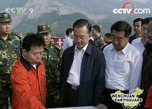 On Saturday morning, Premier Wen Jiabao visited the Zipingpu Dam on the Minjiang River - the Yangtze River's main tributary in Sichuan Province.