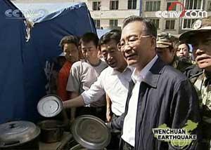 In Wenchuan county, Wen Jiabao visited Yingxiu Town, the epicenter of the quake, and then flew to Chengdu, the capital of Sichuan province.