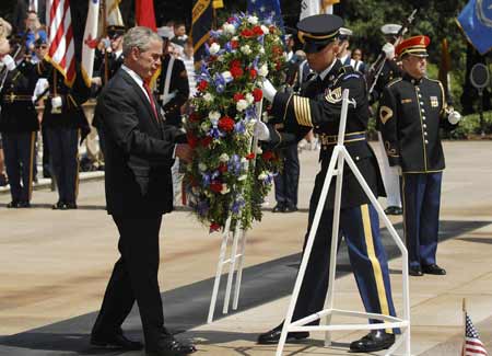 The United States marked on Monday the annual Memorial Day as politicians and public paid tribute to the country's troops who died in battles.