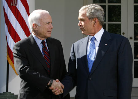 U.S. Republican presidential candidate John McCain attempted to distance himself from President George W. Bush administration's war policies on Monday as he addressed an assembly for the Memorial Day.