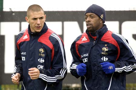 France's forwards Karim Benzema (L) and Sidney Govou warm up during training in Tignes in the French Alps May 26 ,2008.