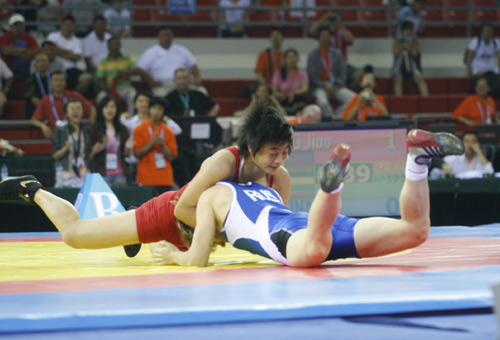 Photos: China's Wang clinches women's 72kg freestyle gold