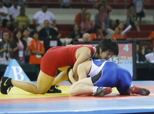 Photos: China's Wang clinches women's 72kg freestyle gold