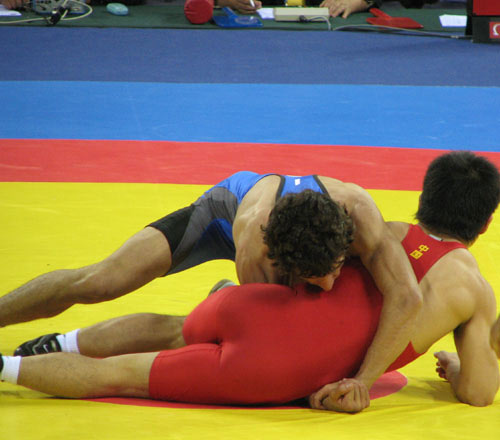 Photos: Chinese wrestler Wan Feilong enters the final