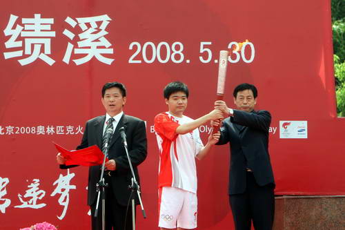 Torch Relay goes to President Hu's hometown