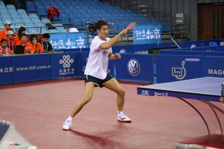 Photo: Wang Liqin prepares for the Grand Finals