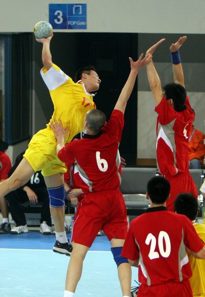 Photos: Jiangsu crashes Beijing PLA 28-25 in pre-Olympic Handball Tournament