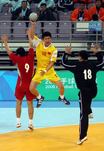 Photos: Jiangsu crashes Beijing PLA 28-25 in pre-Olympic Handball Tournament
