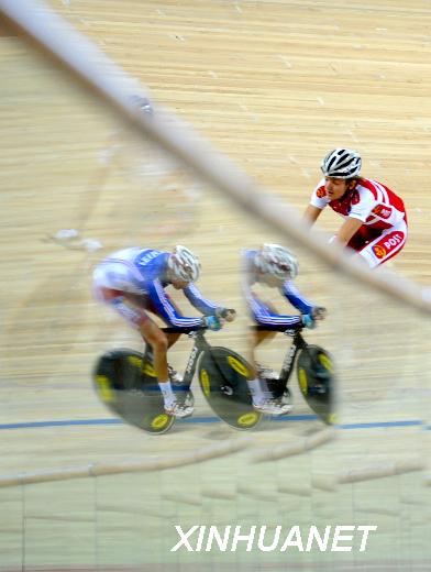 Cyclists prepare for Track Cycling World Cup
