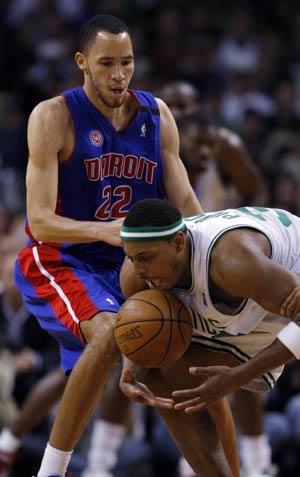 Boston Celtics Paul Pierce reaches for a loose ball in front of Detroit Pistons Tayshaun Prince during third quarter of Game 5 of their NBA Eastern Conference Final basketball playoff series in Boston, Massachusetts May 28, 2008. 
