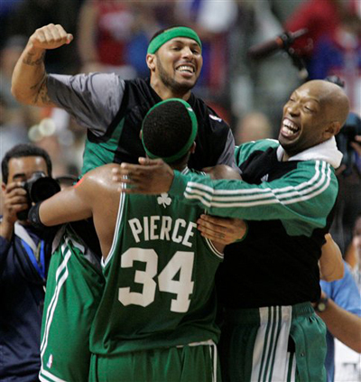 Boston Celtics guard Eddie House, facing camera, celebrates with forward Paul Pierce (34) and guard Sam Cassell after the Celtics defeated the Detroit Pistons 89-81 in Game 6 of the NBA basketball Eastern Conference finals in Auburn Hills, Mich., yesterday, to advance to the NBA finals.