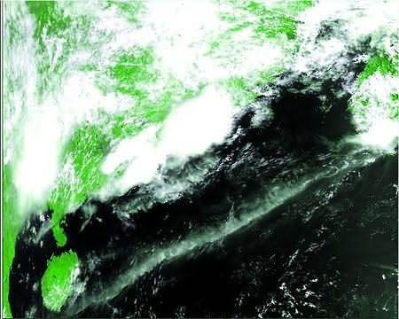 Fengyun-3 (FY-3), sends back its first satellite nephogram Friday morning, showing rainstorms in several regions throughout Guangdong Province, May 30, 2008. [Photo: chinanews.com.cn]