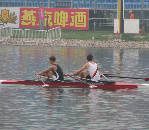 Photos: Teams warming up for the rowing event