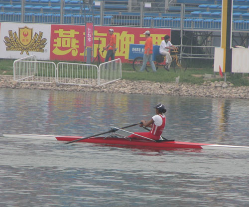 Photos: Teams warming up for the rowing event