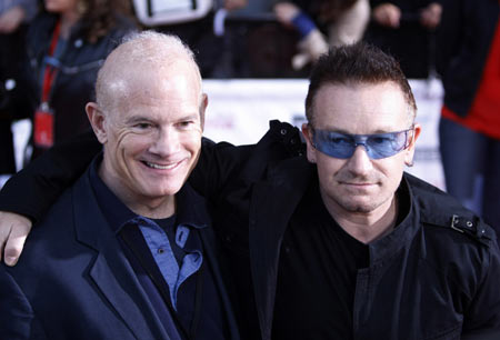 Irish band U2's singer Bono (R) poses with president of MTV Networks International Bill Roedy as they attend MTV Video Music Awards Japan 2008 in Saitama, north of Tokyo, May 31, 2008. 
