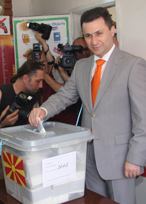  Macedonian Prime Minister Nikola Gruevski casts his ballot at a polling station in Skopje, capital of Macedonia, June 1, 2008. Macedonians went to the polls on Sunday in the country's first early general election since it gained independence in 1991.