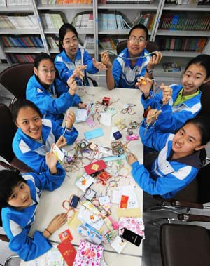 Students show their colourful strings, a special decoration for the Chinese traditional Dragon Boat Festival, in Harbin, capital of northeast China's Heilongjiang Province, June 2, 2008. Over 2,000 students of Fenghua Middle School in Harbin made some 3,000 colourful strings. The school plan to send these strings and letters bearing good wishes to the quake-hit areas in Sichuan prior to the Dragon Boat Festival, that falls on June 8 this year. 