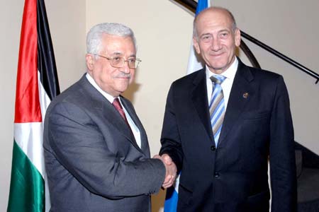 Israeli Prime Minister Ehud Olmert (R) meets with Palestinian President Mahmoud Abbas at the Prime Minister’s residence in Jerusalem June 2, 2008. 