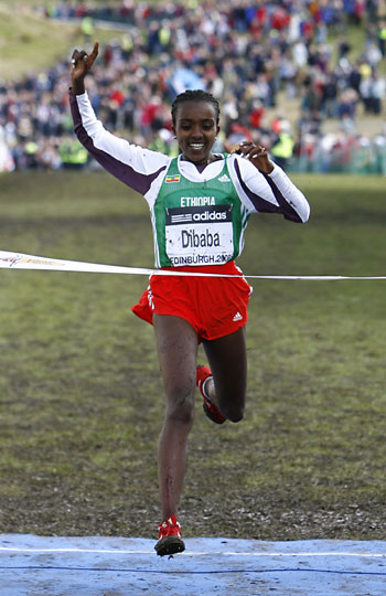 Ethiopia's Tirunesh Dibaba runs to the finish line to win the women's senior race at the IAAF World Cross Country Championships at Holyrood Park in Edinburgh, Scotland, March 30, 2008.