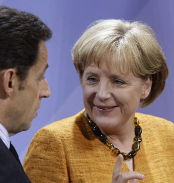 French President Nicolas Sarkozy (L) is welcomed by German Chancellor and head of Germany's Christian Democratic Union party (CDU) Angela Merkel as he arrives for a council of ministers meeting in the Bavarian town of Straubing June 9, 2008.