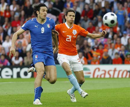 World champions Italy suffered a comprehensive 3-0 loss to the Netherlands while World Cup runners-up France were forced to a goalless draw in the opening of the Group of Death at Euro 2008. 