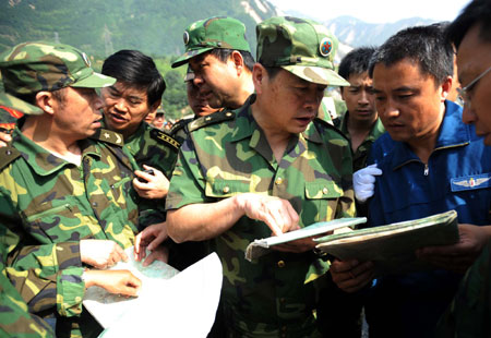 Soldiers are about to set off to the spot where remains of the missing Chinese helicopter were found at Yingxiu Township, Wenchuan County in Southwest China's Sichuan Province on June 10, 2008. 
