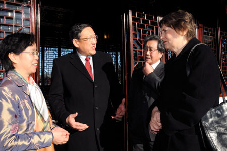 New Zealand Prime Minister Helen Clark, Dunedin Mayor Peter Chin, Chinese ambassador to New Zealand Zhang Yuanyuan, and delegate from China’s Shanghai Museum Wang Lianfen, (from R to L), visit the Chinese garden in Dunedin, a south city of New Zealand, on June 10, 2008. 