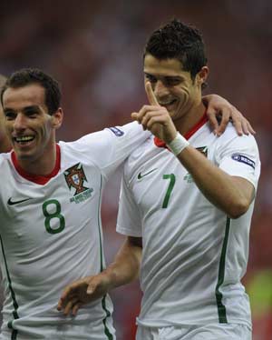 Portugal's Cristiano Ronaldo (R) celebrates his goal during the Euro 2008 Group A football match against Czech Republic in Geneva, Switzerland, June 11, 2008. Portugal won 3-1. 