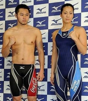 Japanese swimmers, Kosuke Kitajima (L) and Aya Terakawa (R) show off Mizuno's new swimsuit in Tokyo in April 2008. Three Japanese sportswear companies on Friday unveiled new swimsuits they hope will match Speedo's high-tech, record-breaking LZR Racer ahead of the Beijing Olympics in August.(AFP/File/Toshifumi Kitamura)