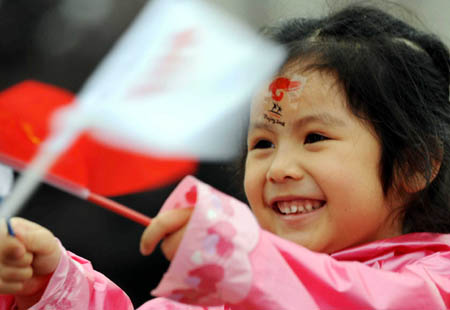 A little girl cheers for the 2008 Beijing Olympic Games torch relay in Guiyang, capital of southwest China's Guizhou Province on June 12, 2008. 