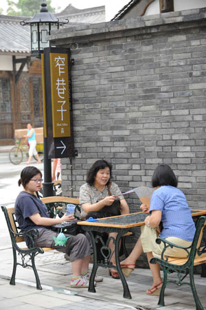 People take a rest at a historical culture preservation district in Chengdu, capital of southwest China's Sichuan Province, June 13, 2008. 