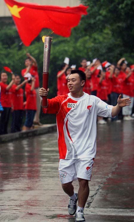 Photo: Torchbearer Zhong Guoshun