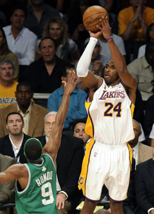 Los Angeles Lakers Kobe Bryant (R) shoots a three point shot as Boston Celtics Rajon Rondo defends during the first quarter in Game 5 of the NBA Finals basketball championship in Los Angeles, June 15, 2008.