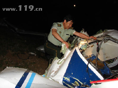 内蒙古巴林左旗一架小型飞机坠毁3人死亡(图)