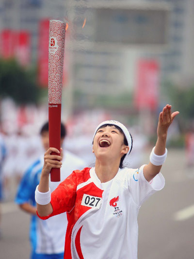 Photo: Hu Yue happy as a torchbearer