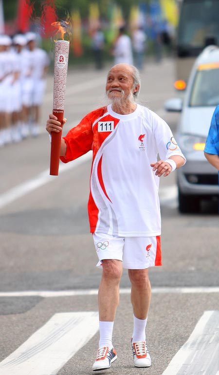 Photo: Torchbearer Liu Zijun runs with the torch