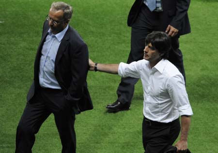 Germany's coach Joachim Loew (R) and Austria's coach Josef Hickersberger leave the pitch after being ordered to the stands by match referee Manuel Mejuto of Spain during their Group B Euro 2008 soccer match at the Ernst Happel Stadium in Vienna June 16, 2008. (Xinhua/Reuters Photo)