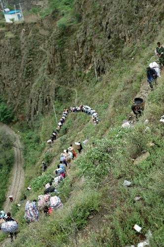 The Wenchuan County government last week asked 50,000 residents living in highly-risky mountainous areas threatened by secondary disasters to move out. They were ordered to seek shelter at makeshift accommodation centers before the rainy season began on June 30. 