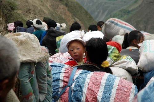 The Wenchuan County government last week asked 50,000 residents living in highly-risky mountainous areas threatened by secondary disasters to move out. They were ordered to seek shelter at makeshift accommodation centers before the rainy season began on June 30. 
